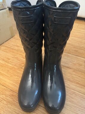 Hunter Quilted Gloss  Mid-Calf Rain Boots size 9